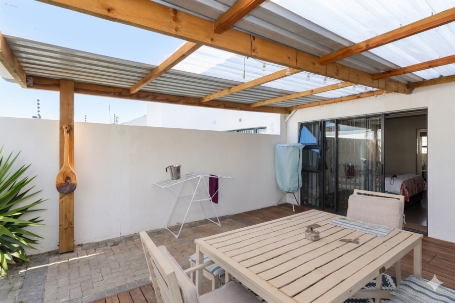 To Let 2 Bedroom Property for Rent in Waves Edge Western Cape